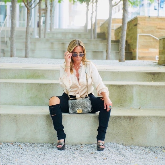 Meet your Posher, Audrie - Picture 2 of 5